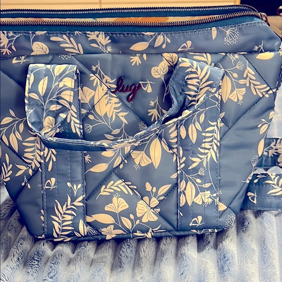 Lug Blue and White Purse with Floral Design - Picture 1 of 3